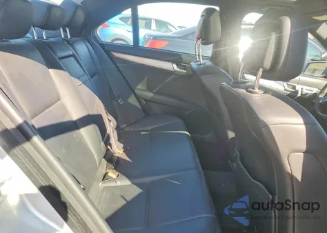 2014 Mercedes-Benz C 250 z USA, uszkodzony, nr VIN WDDGF4HB5ER306324